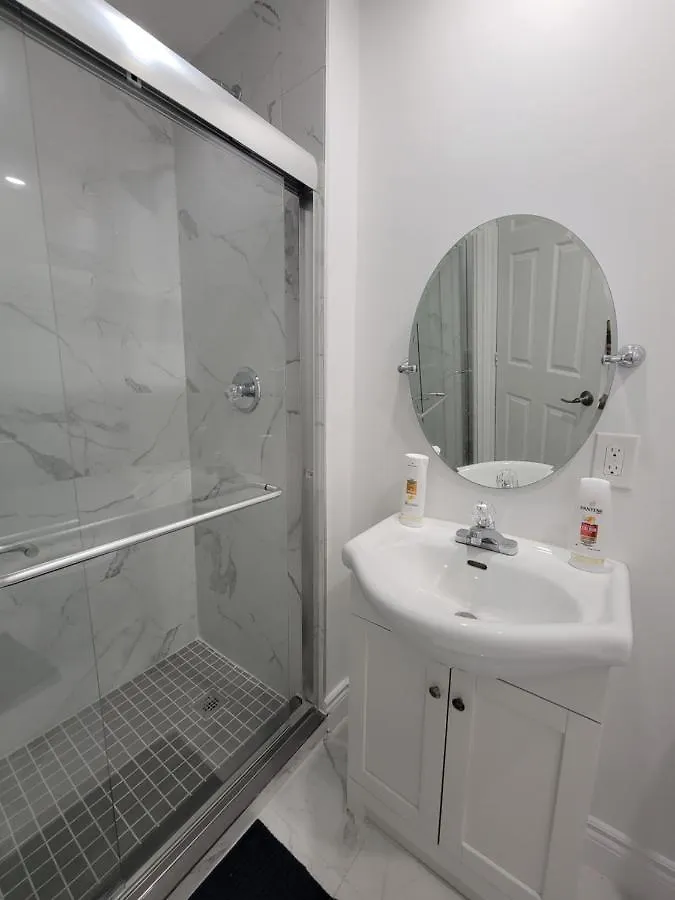 Cozy Full Unit Condo Luxury For 2-3 People Montréal Canada